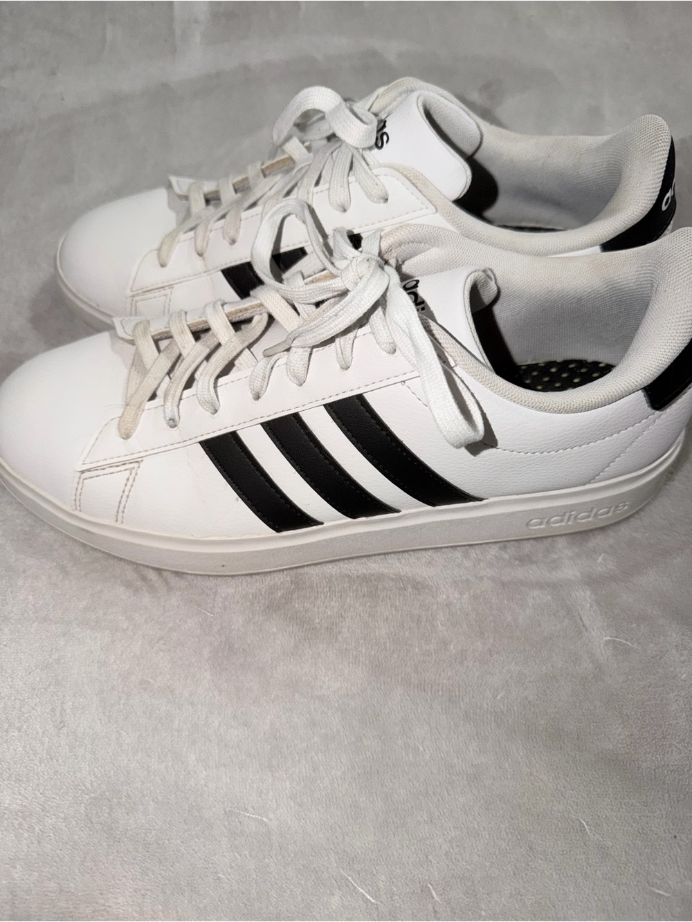 adidas Grand Court 2.0  EUC